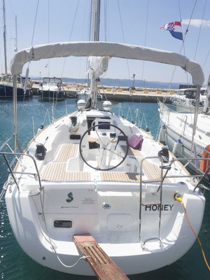 Oceanis 31 „Honey“ – fotka 1
