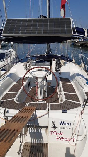 Sun Odyssey 37 „Pink Pearl“ – fotka 2
