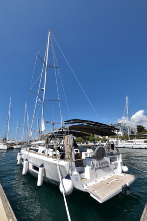 Dufour 470 „La Familia“ – fotka 6