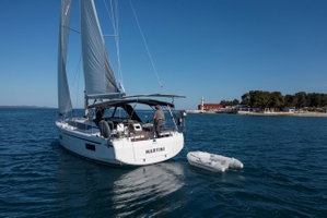 Bavaria C38 „Martini“ – fotka 1
