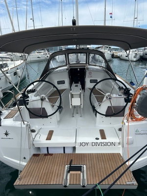 Sun Odyssey 349 „Joy Division“ – fotka 1