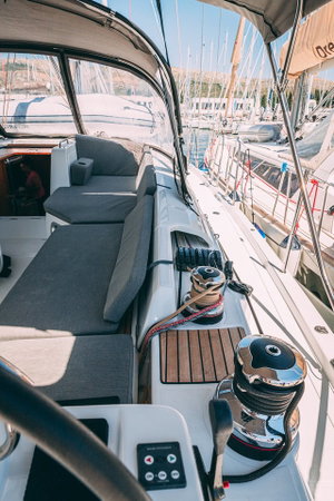 Jeanneau 54 „El Yelmo“ – fotka 9