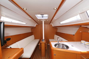 Sun Odyssey 33i „Cosma“ – fotka 3
