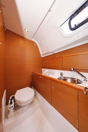 Sun Odyssey 33i „Cosma“ – fotka 32