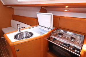 Sun Odyssey 33i „Cosma“ – fotka 6