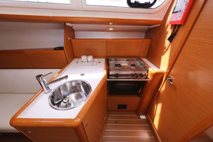 Sun Odyssey 33i „Cosma“ – fotka 23