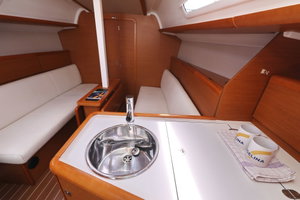 Sun Odyssey 33i „Cosma“ – fotka 24