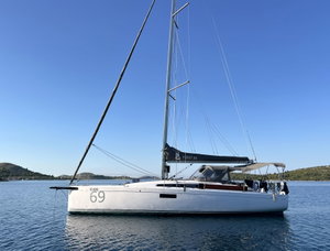 First 36 „April“ – fotka 1