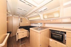 Bavaria Cruiser 37
