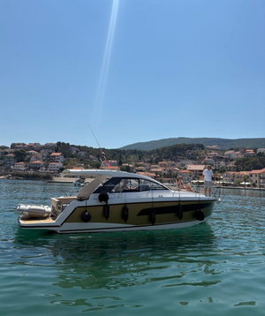 Sealine S335 „Felicita“ – fotka 2
