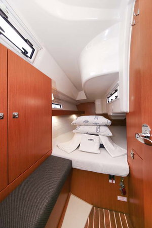 Bavaria Cruiser 33