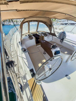 Bavaria Cruiser 37