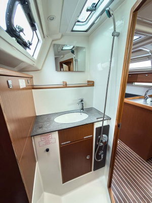 Bavaria Cruiser 37