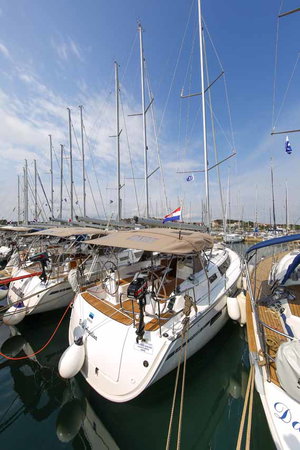 Bavaria Cruiser 37