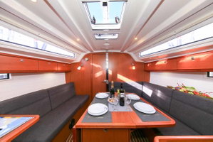 Bavaria Cruiser 37