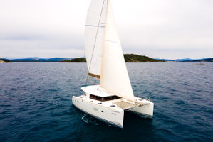 Lagoon 400 S2 „Miss Moneypenny“ – fotka 1