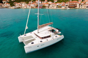 Lagoon 400 S2 „Miss Moneypenny“ – fotka 2